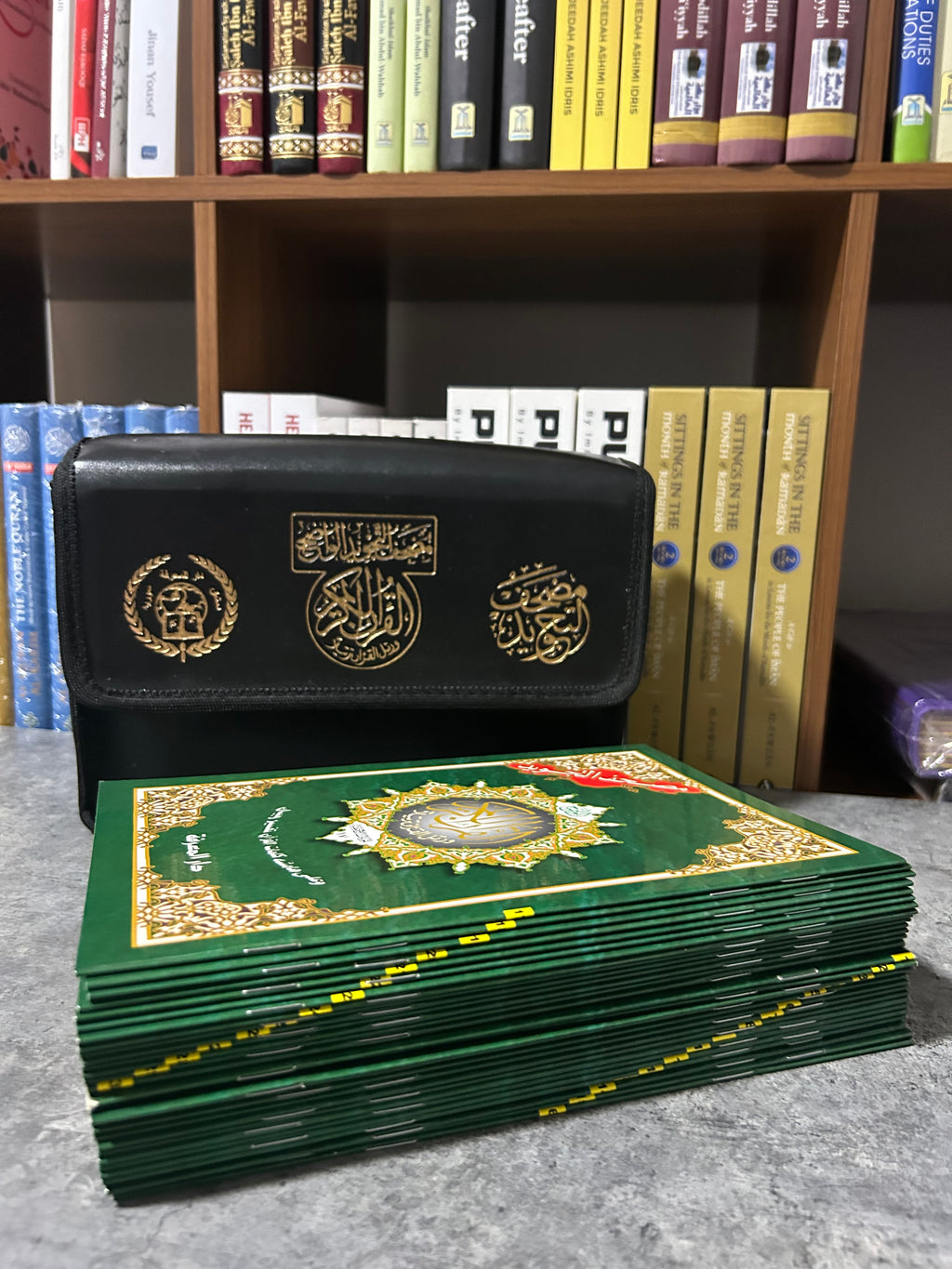 Color Coded (Tajweed) Quran in 30 Parts(Separate Juz) Regular Full Size with Leather Holding Case (Uthmani Arabic script Arabic Only)