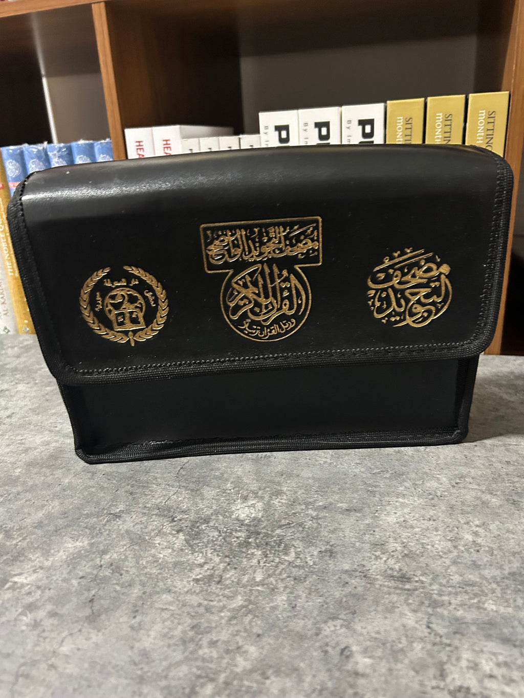 Color Coded (Tajweed) Quran in 30 Parts(Separate Juz) Regular Full Size with Leather Holding Case (Uthmani Arabic script Arabic Only)