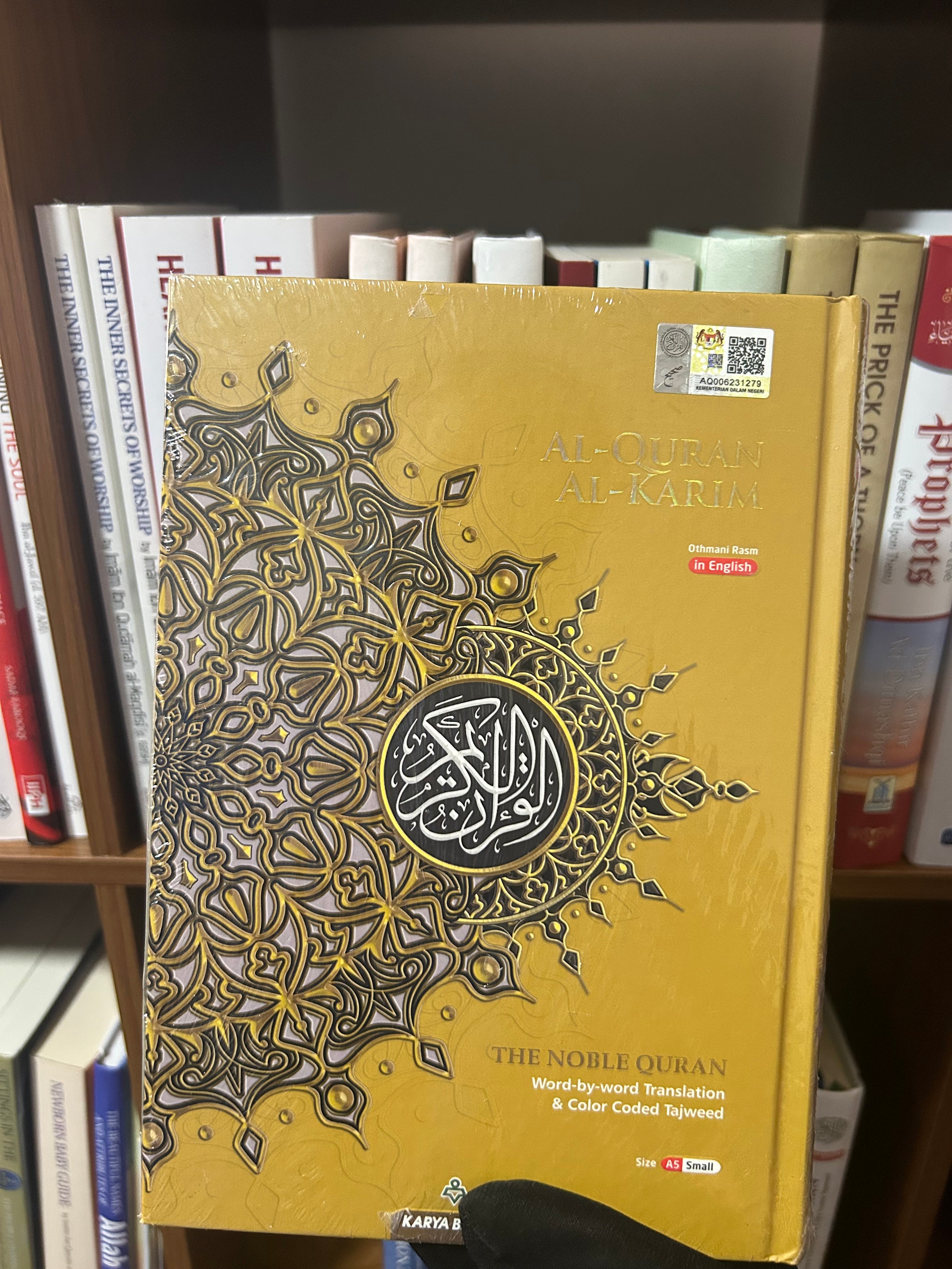 Maqdis Quran | The Noble Quran Word By Word Translation and Color Coded Tajweed (Al Quran Al Karim) Small Size A5 (English-Arabic)